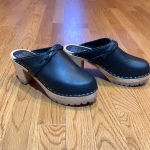 Mia Clogs. Size 38.  Navy blue leather.  Barely worn.